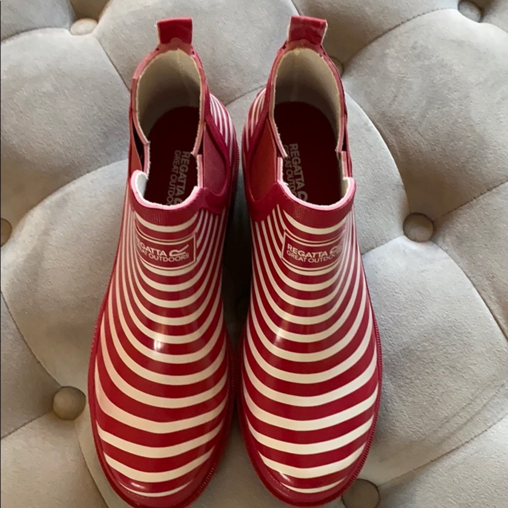 NWOT Regatta Rubber Rain Booties Size 8.